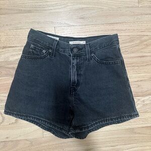 Levi’s - 80s Mom shorts - size 23